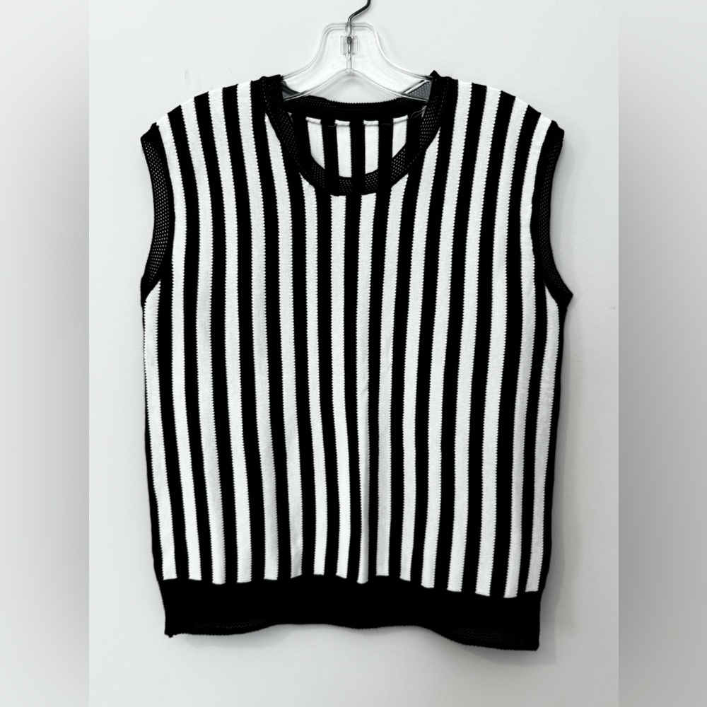 Women’s light knit black white striped sweater vest size Large